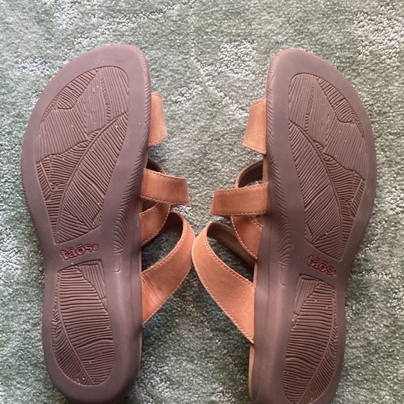 Taos Footwear Women's Tan Sandals - Picture 2 of 3